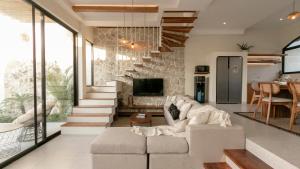 Casa Amani 3BR Mediterranean w Pool Near Seminyak