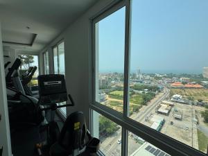 Sky Pool Apartment Hotel Near the Beach