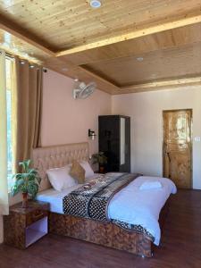 Rivertouch Tirthan Cafe and Stay