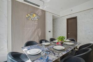 Elegant and Spacious 3BR Home near Okada, Solaire