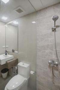 Elegant and Spacious 3BR Home near Okada, Solaire