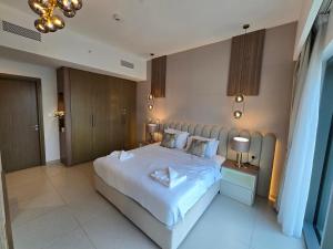 Highend Luxury 2BR Direct Burj Khalifa & Fountain Views