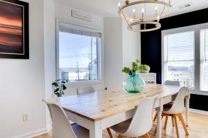 Paws and Relax- Pet-Friendly Coastal Retreat!