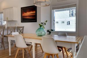 Paws and Relax- Pet-Friendly Coastal Retreat!