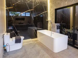 Charming Guest Room in Pai with City and Garden Views