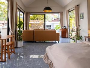 Charming Guest Room in Pai with City and Garden Views