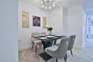 The Rumney Rest – Private Parking Flat