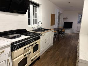 Essex Bungalow Ideal for Workers & Long-Term Stays