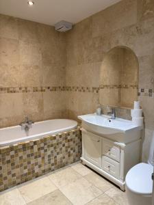 Essex Bungalow Ideal for Workers & Long-Term Stays