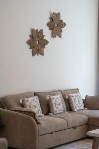 Nivis find- Bay square -1 BHK