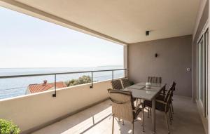 Beautiful Apartment In Dingac With Wifi