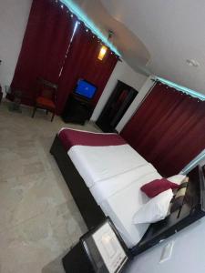 Vella marina Group of Hotel upper city heart # Free Parking-cricket stadium 10 km-Mcleodganj 2 km- Bhagsunag 4