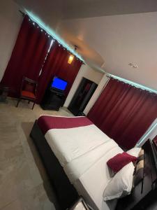 Vella marina Group of Hotel upper city heart # Free Parking-cricket stadium 10 km-Mcleodganj 2 km- Bhagsunag 4