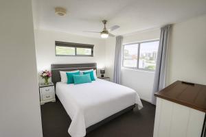 Central 1BR Apartment with Pool & Parking in Townsville