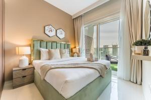 Canal View, Easy Downtown Access, Reva Residences, Business Bay by Deluxe Holiday Homes