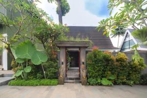 Tropical Kasbah Villa with Breezy Air Nature Sounds