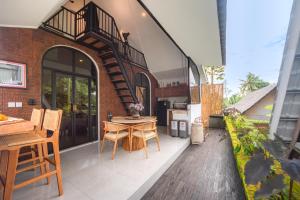 Tropical Kasbah Villa with Breezy Air Nature Sounds