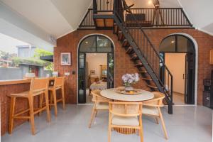 Tropical Kasbah Villa with Breezy Air Nature Sounds