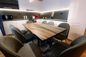 1 minute to main Street Grafa, NDK, FREE Parking, 3BDR