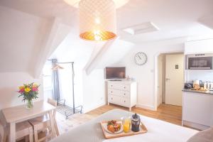 The Attic, Tre-Pol-Pen