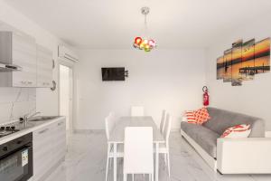 Trendy flat with shared pool and terrace