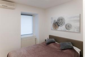 Stylish 2-Bedroom Duplex in Zagreb Center, Parking