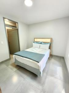 1 On York Apartment A6 - George