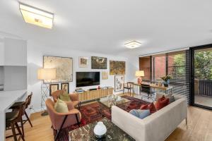 Charming North Freo Terrace w Balcony & Parking