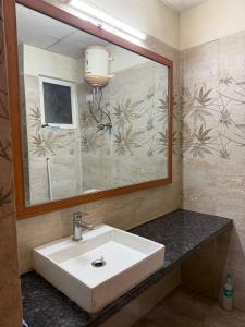 Smart Budget Stay Near Expo Mart and Metro Station