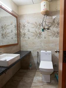 Smart Budget Stay Near Expo Mart and Metro Station