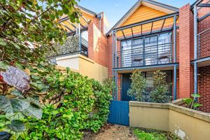 Charming North Freo Terrace w Balcony & Parking
