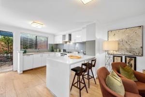 Charming North Freo Terrace w Balcony & Parking