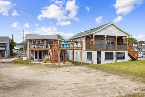 Spacious Beachfront Duplex - Top Floor - Dog Friendly - 124 S Fletcher
