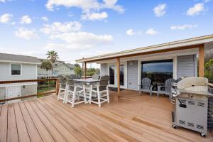 Spacious Beachfront Duplex - Top Floor - Dog Friendly - 124 S Fletcher