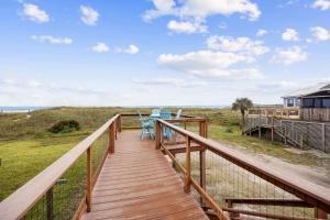 Spacious Beachfront Duplex - Top Floor - Dog Friendly - 124 S Fletcher
