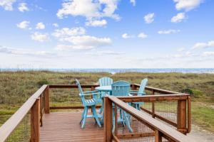 Spacious Beachfront Duplex - Top Floor - Dog Friendly - 124 S Fletcher