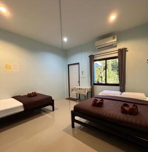 Khaosok Secret Hostel