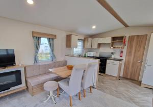 Little Clovelly, West Sands Holiday Villege