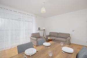 Nowaka-Jeziorańskiego Modern Comfort Apartment by Solarento