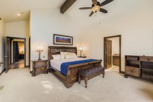 2744 The Cove! Modern Luxury Townhome with Hot Tub, Pool, and Shuttle to the Slopes! home