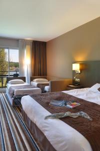 Hotels Hotel du Golf de l'Ailette, The Originals Relais (Qualys-Hotel) : Chambre Familiale - Vue sur Lac