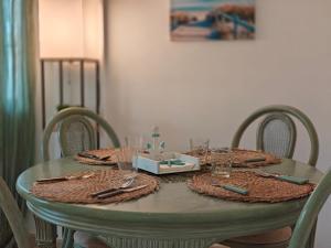 Dúplex mediterráneo con piscina y cenador