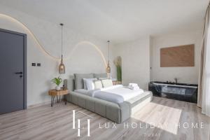 LUX The Contemporary Marina View Suite 7