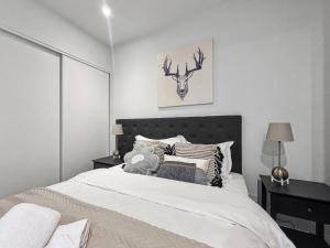 1901 Central Melbourne Studio Prime Location