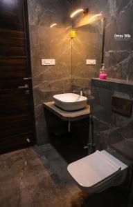 Detox Valley Villa with Indoor Swimming pool & AC