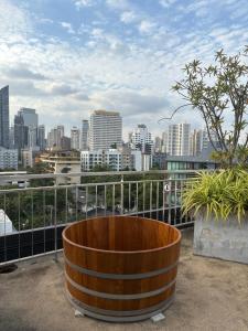 Spacious Bedroom- 2 mins from Train Station