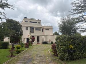 6 bedroom villa 54 in Maiyan Luxury Resort Nanyuki full of activities