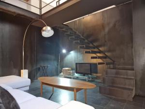 Exclusive designer apartment with private patio Matahacas bajo