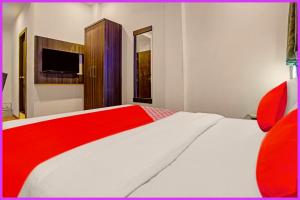 Hotel Naini -Lake -View Near The Mall Road - Restaurant And Free WifiRooms - Prime Location - Best Hotel