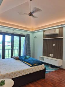 KBG Villa Golf Facing